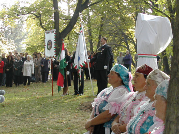 következő