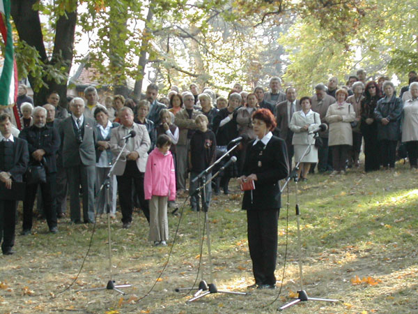 következő