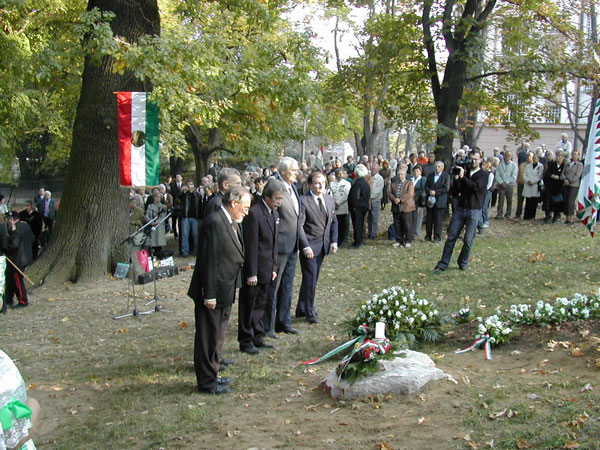 következő