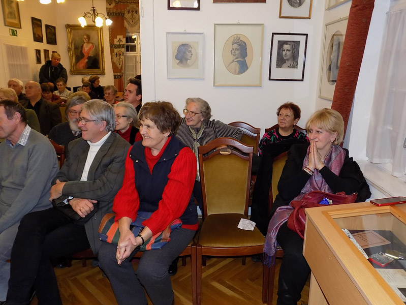 következő