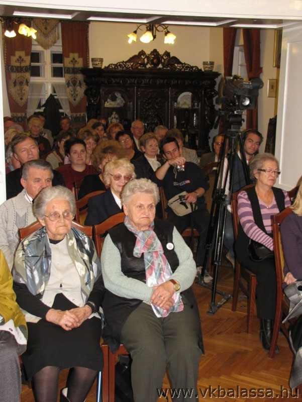következő