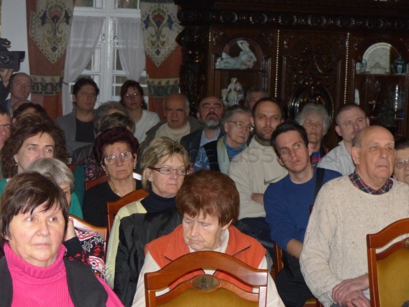 következő