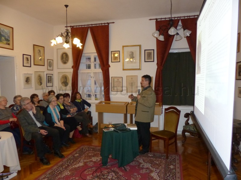 következő