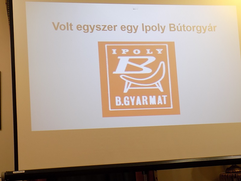 következő