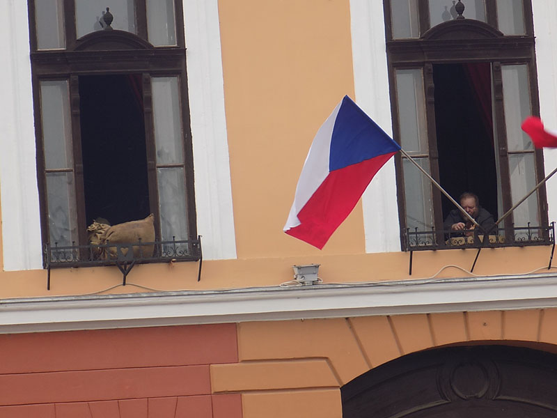 következő