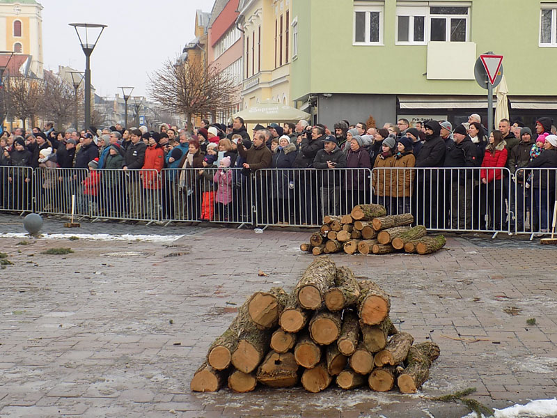 következő