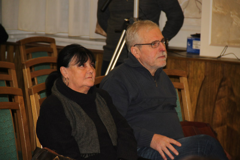 következő