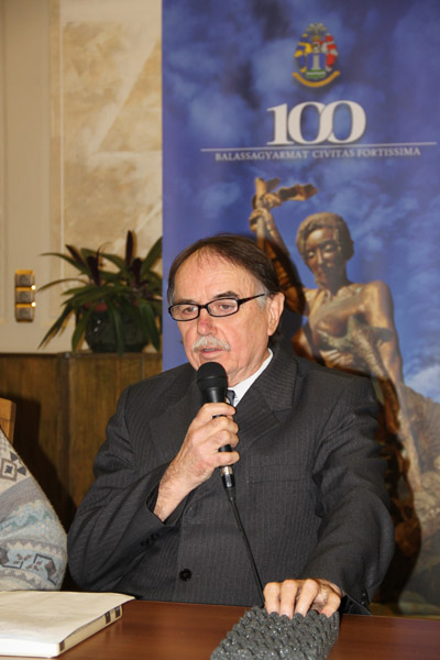következő