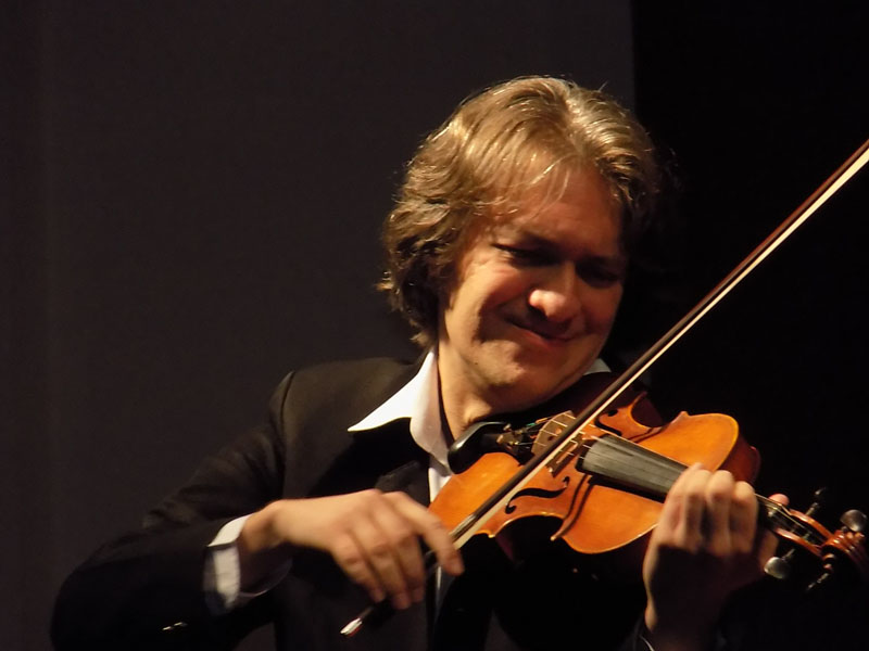következő