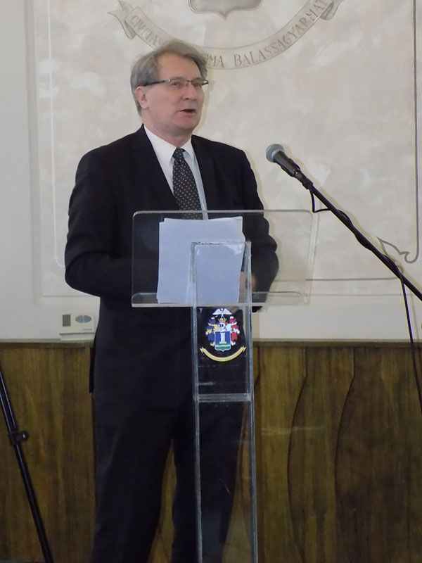 következő