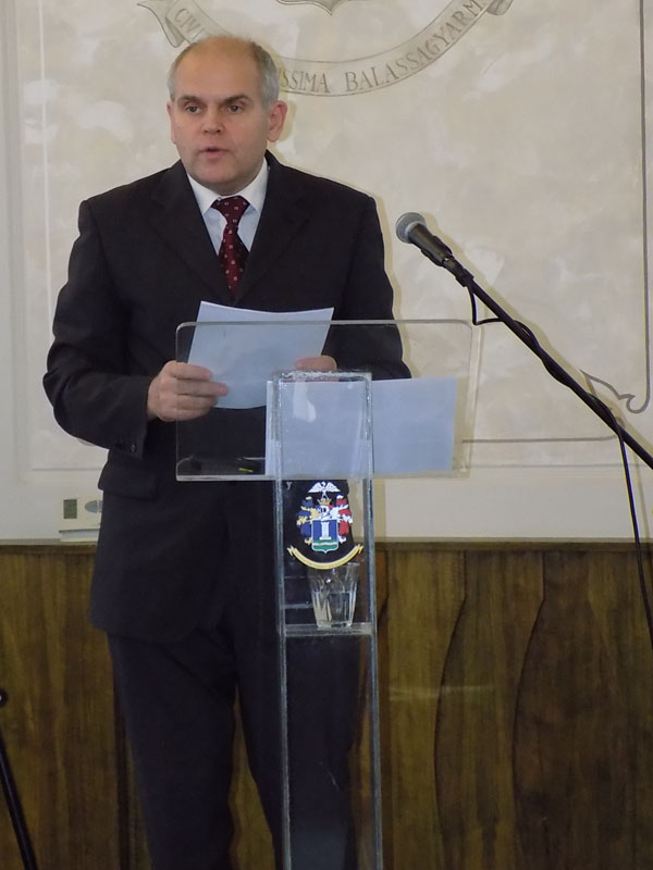 következő