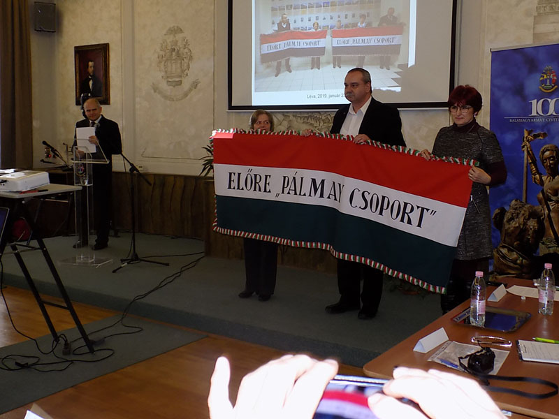 következő