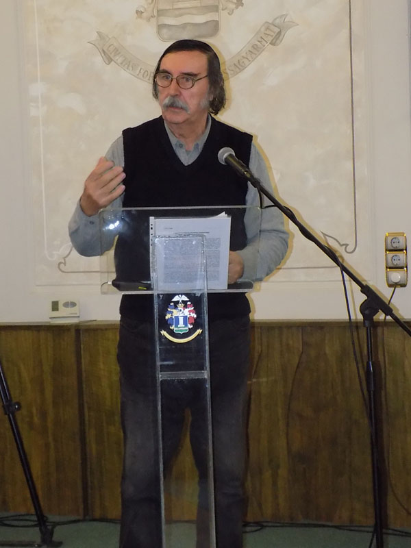 következő