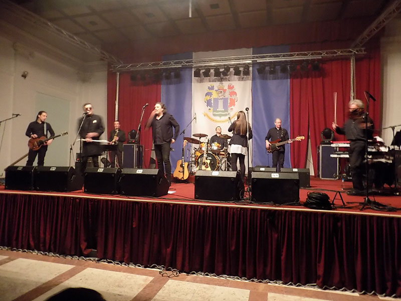 következő