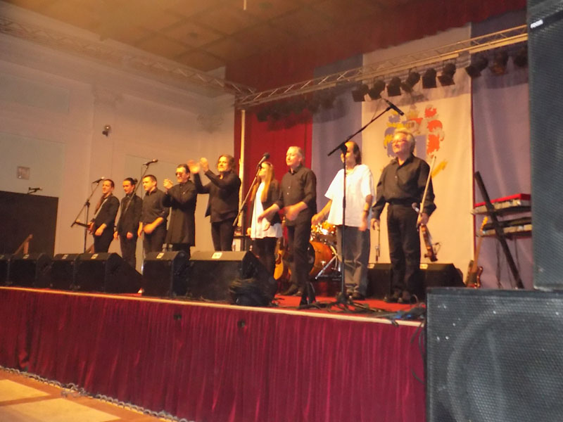 következő