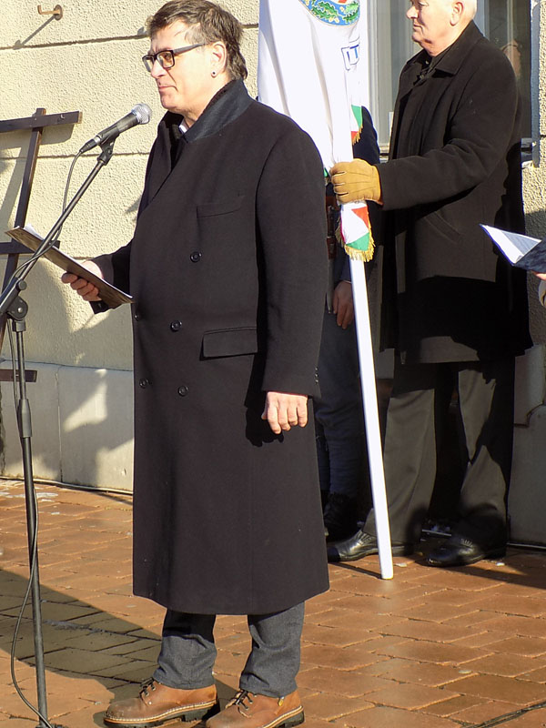 következő