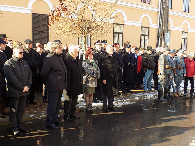következő