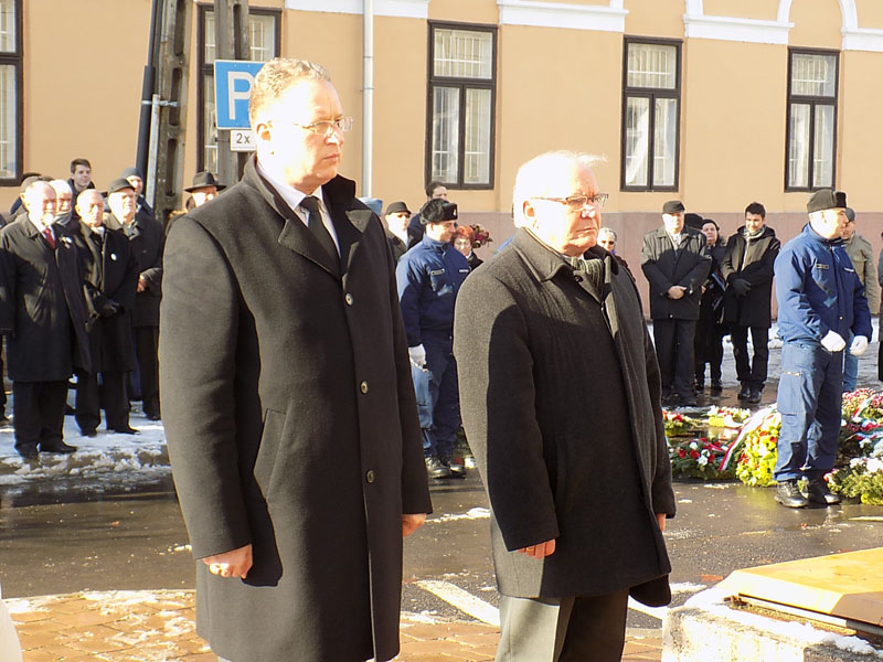 következő