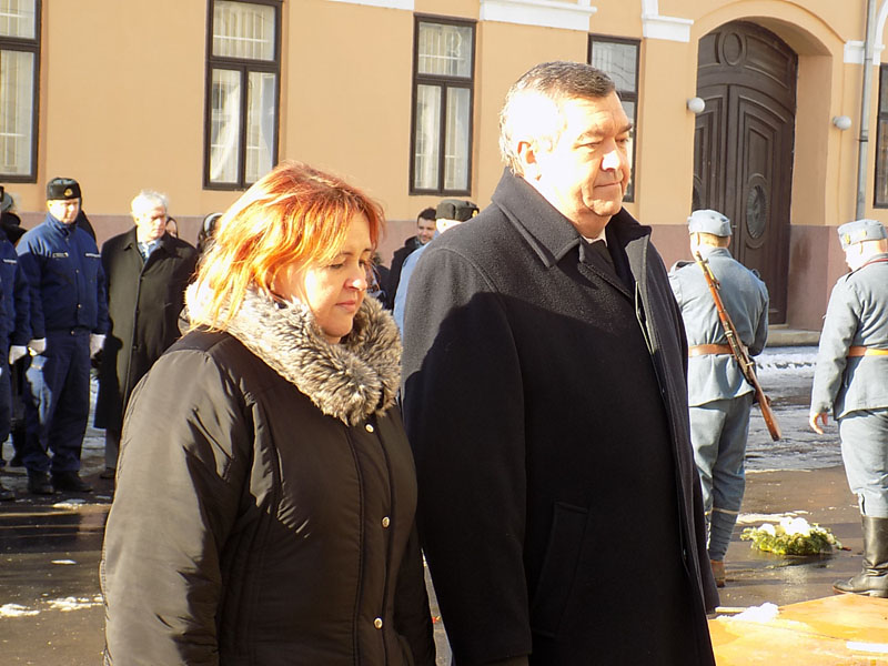 következő