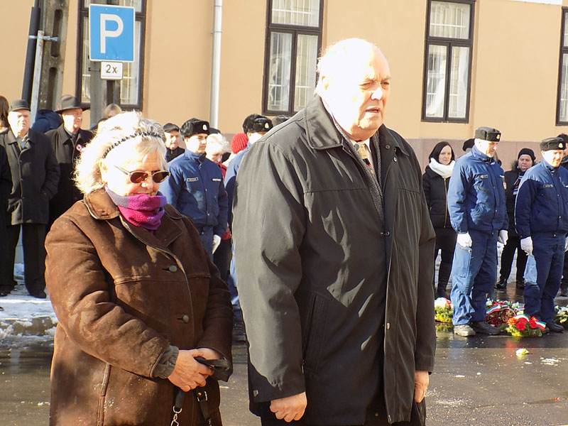 következő