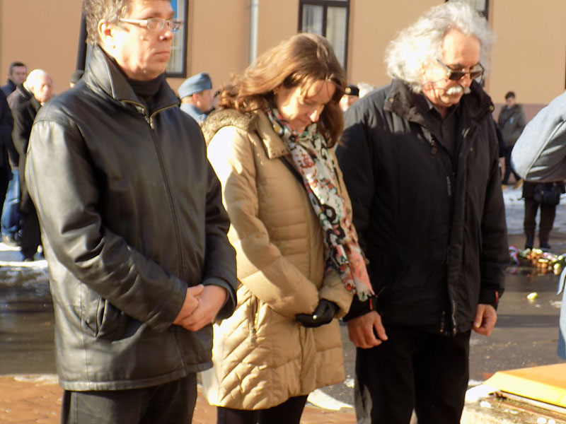 következő