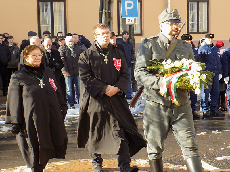 következő