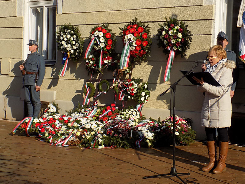 következő