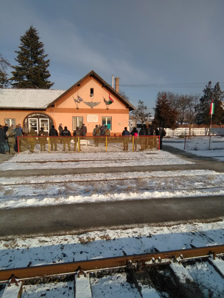 következő
