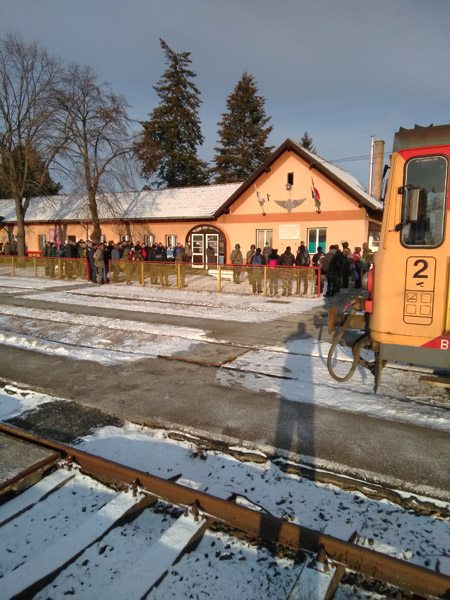 következő