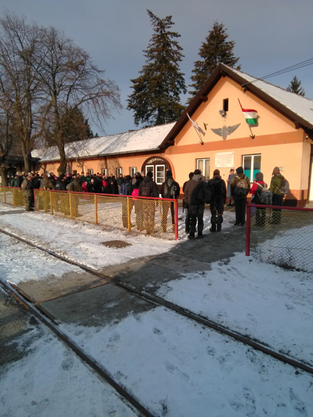 következő