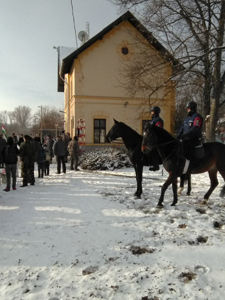 következő