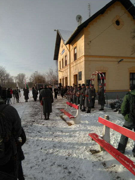következő