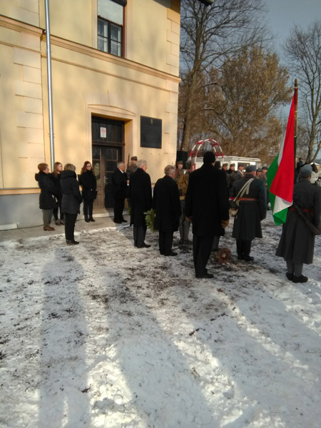 következő