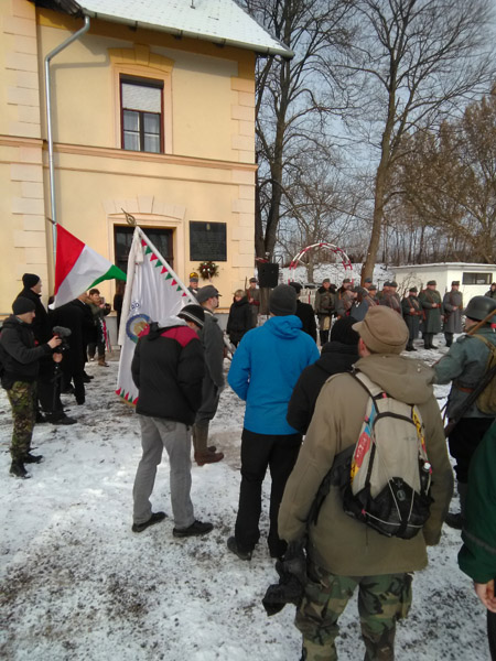 következő
