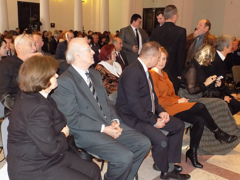 következő
