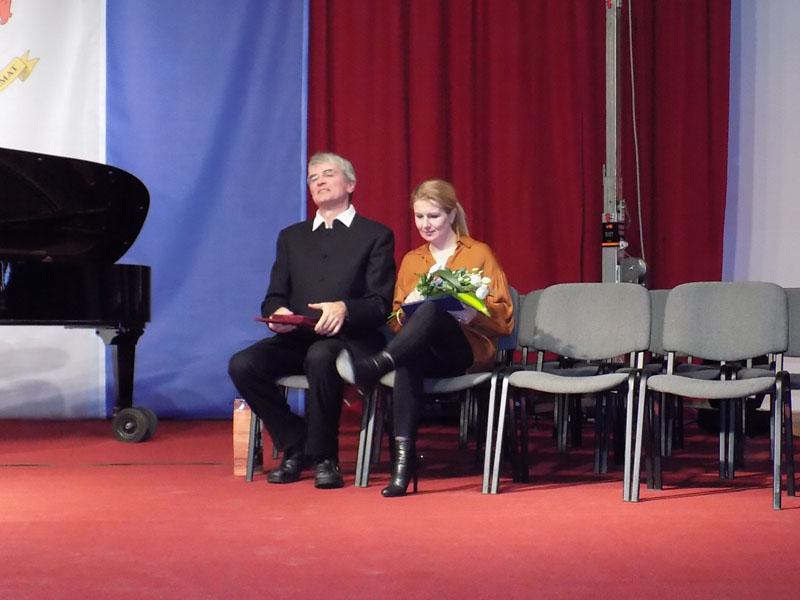 következő