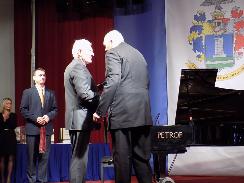következő
