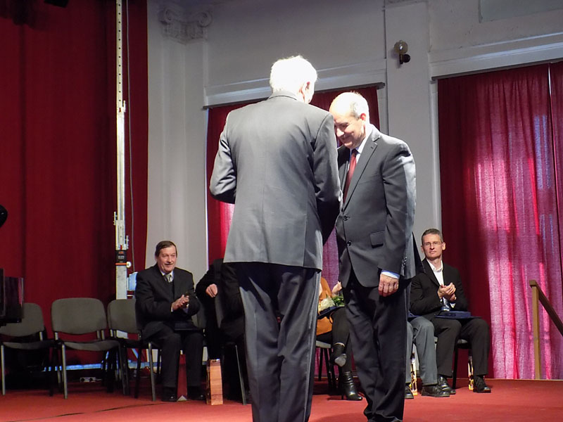 következő
