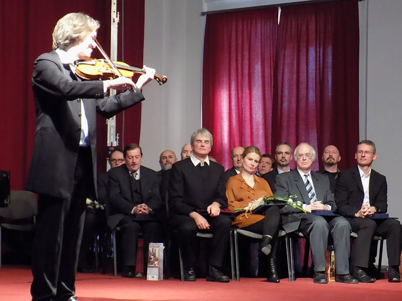 következő