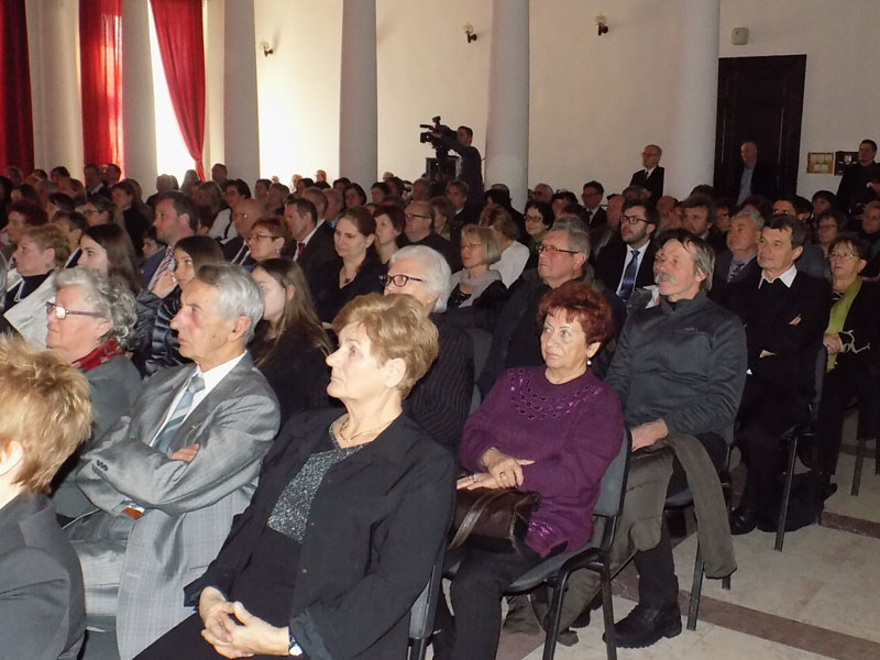 következő