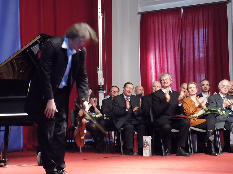 következő
