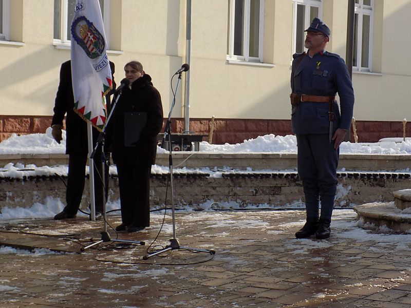következő