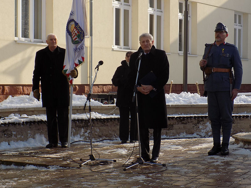 következő
