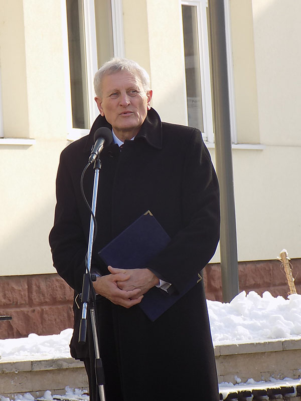 következő
