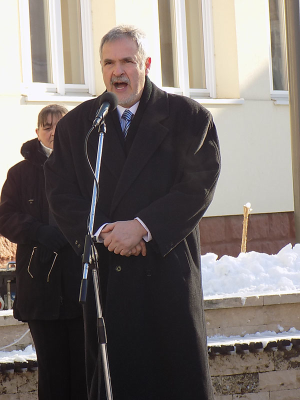 következő