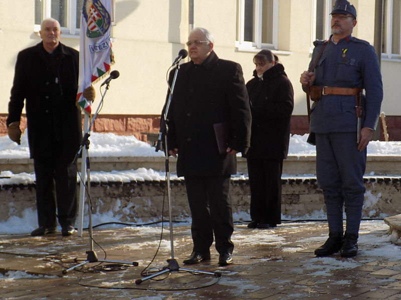 következő