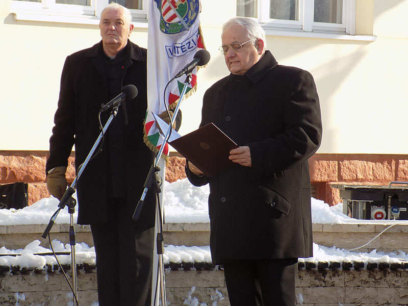 következő