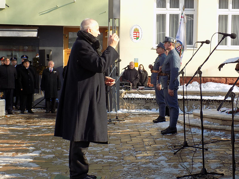 következő