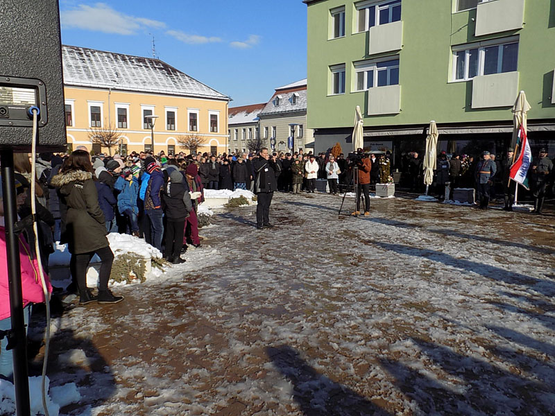 következő