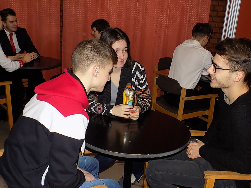 következő